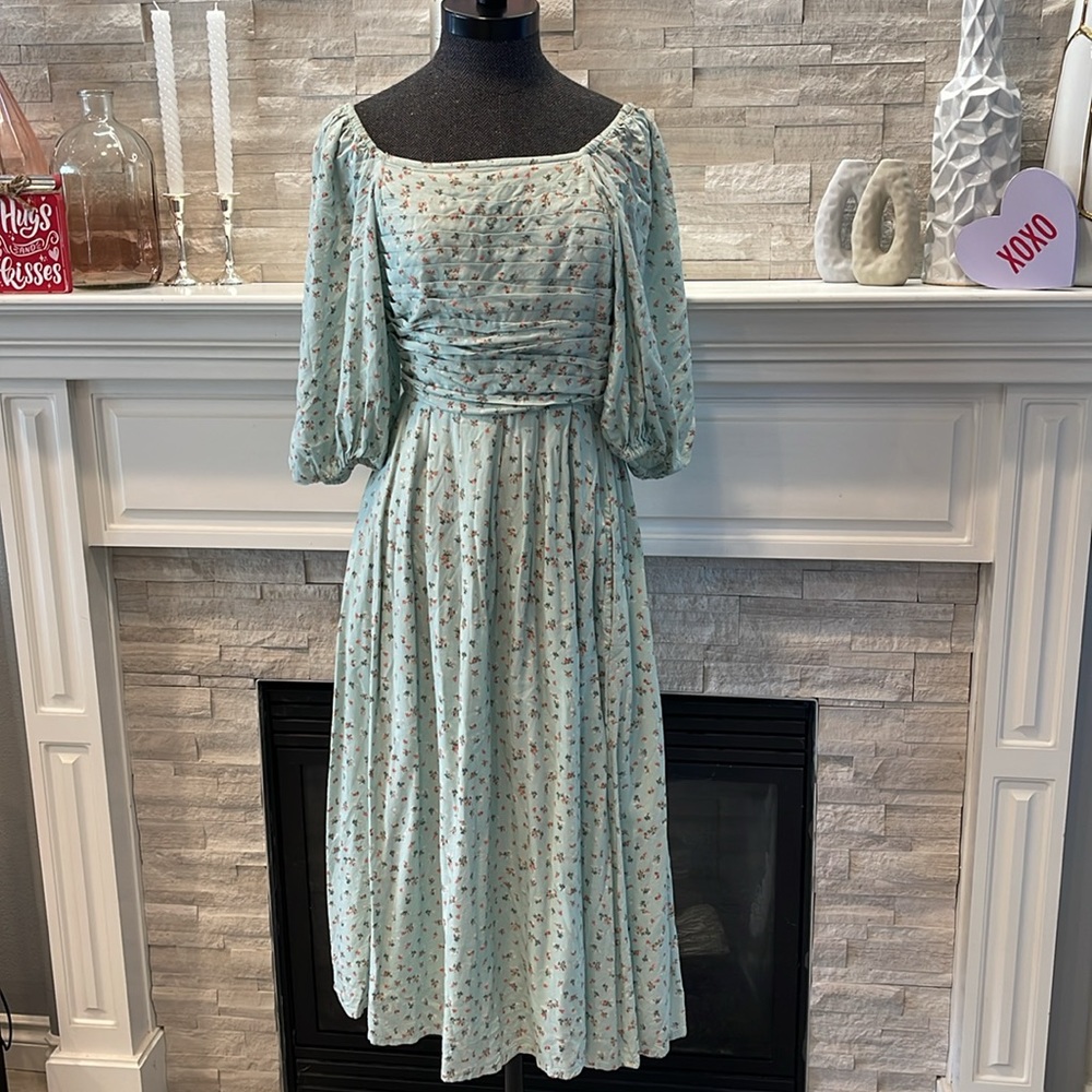 Ivy City Co. Hazel Midi in Green Floral Smocked Puff Sleeve Dress Size Small